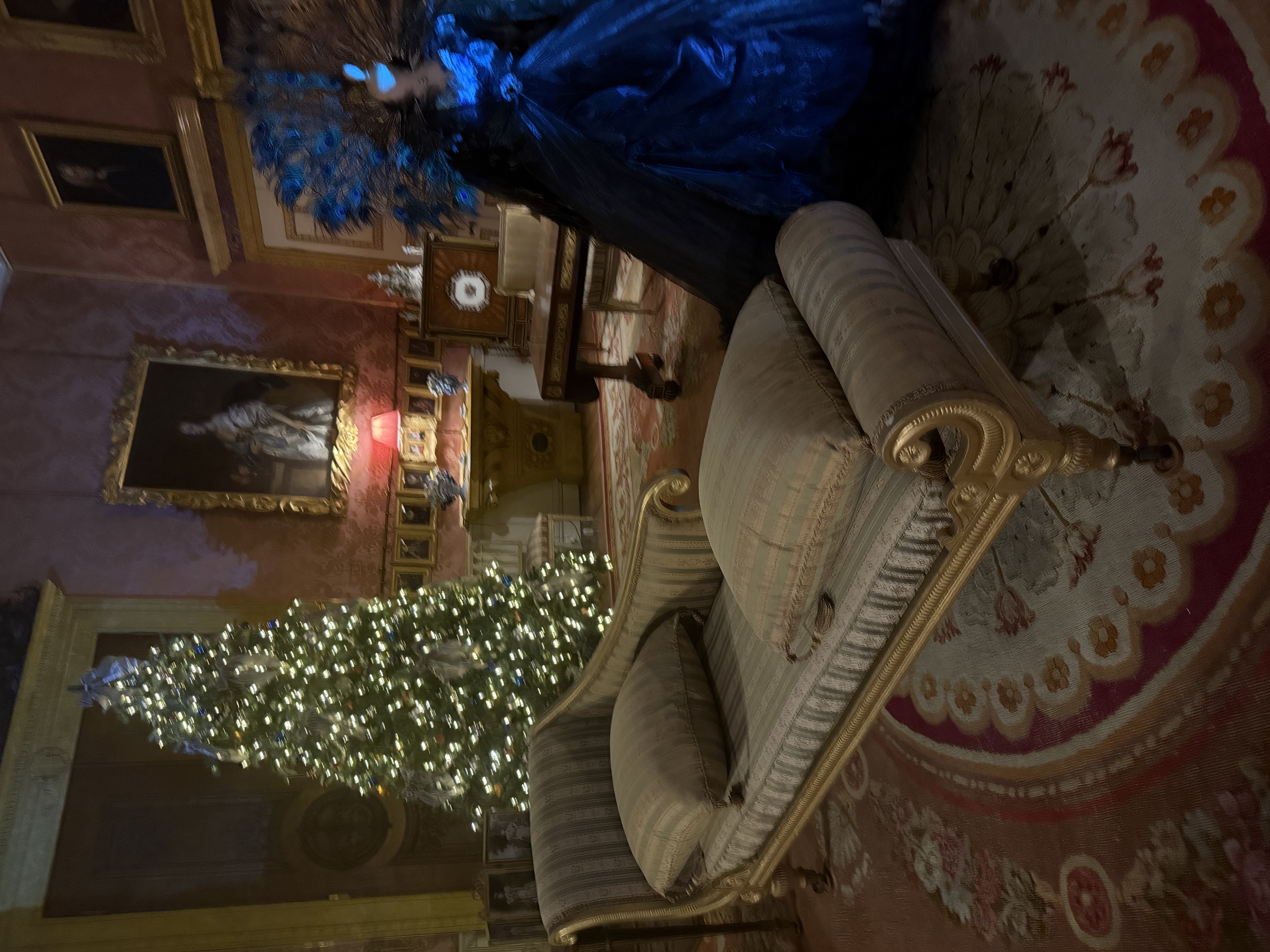 MADELINE CAN DECORATE YOUR HOME FOR THE HOLIDAYS — interior photograph 3 by Madeline’s Chic Interiors
