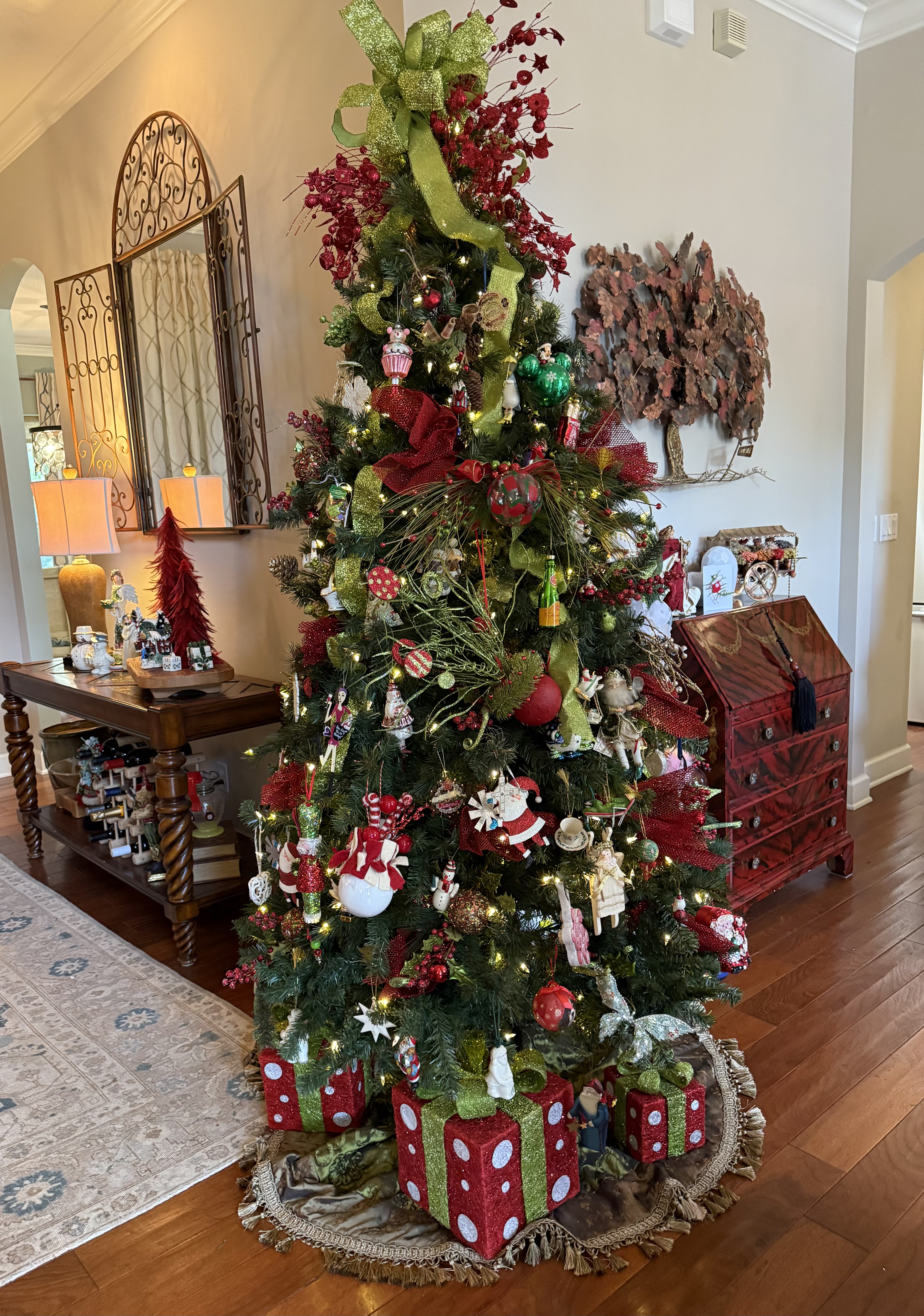 MADELINE CAN DECORATE YOUR HOME FOR THE HOLIDAYS — interior photograph 10 by Madeline’s Chic Interiors