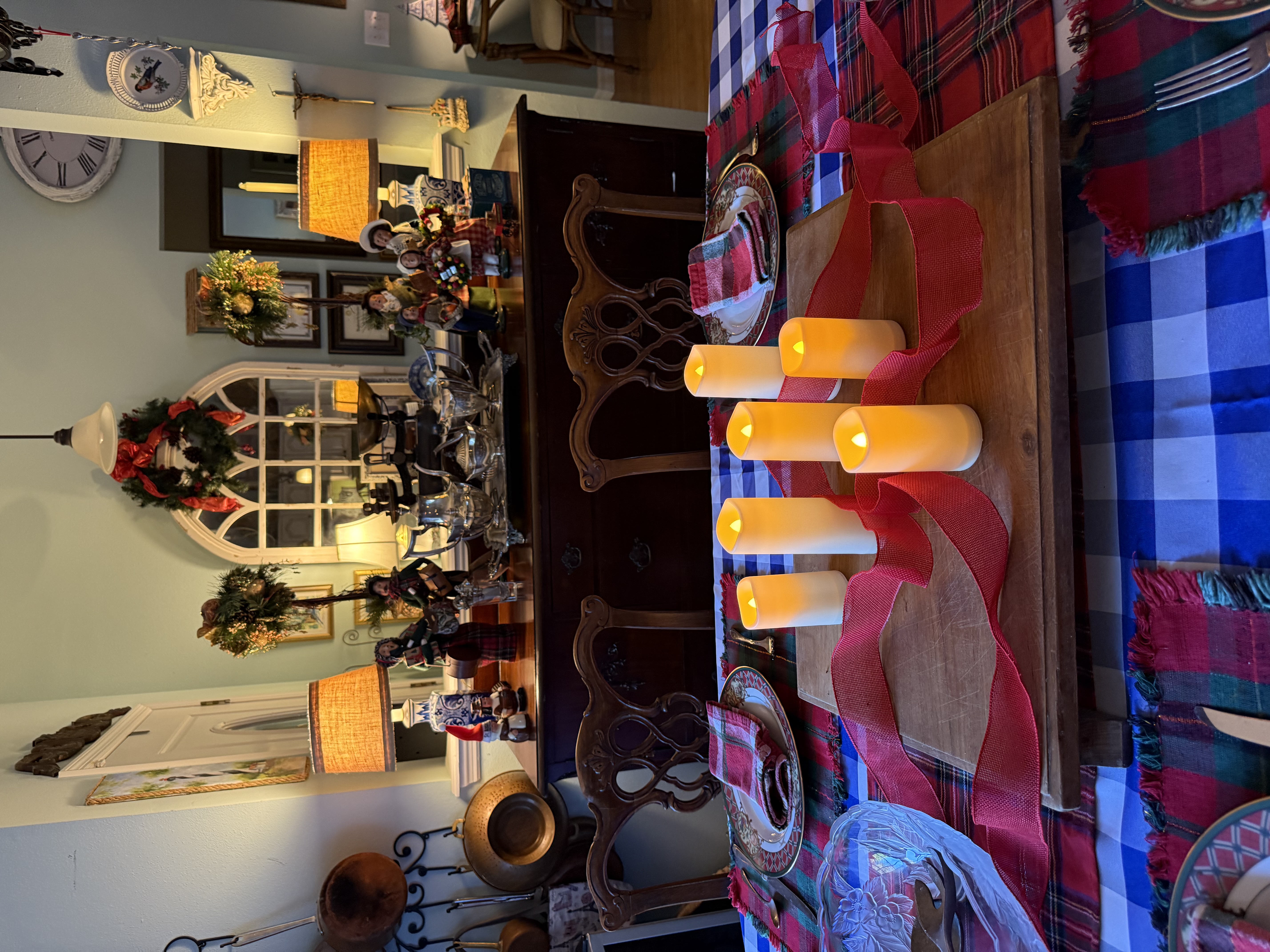 MADELINE CAN DECORATE YOUR HOME FOR THE HOLIDAYS — interior photograph 11 by Madeline’s Chic Interiors