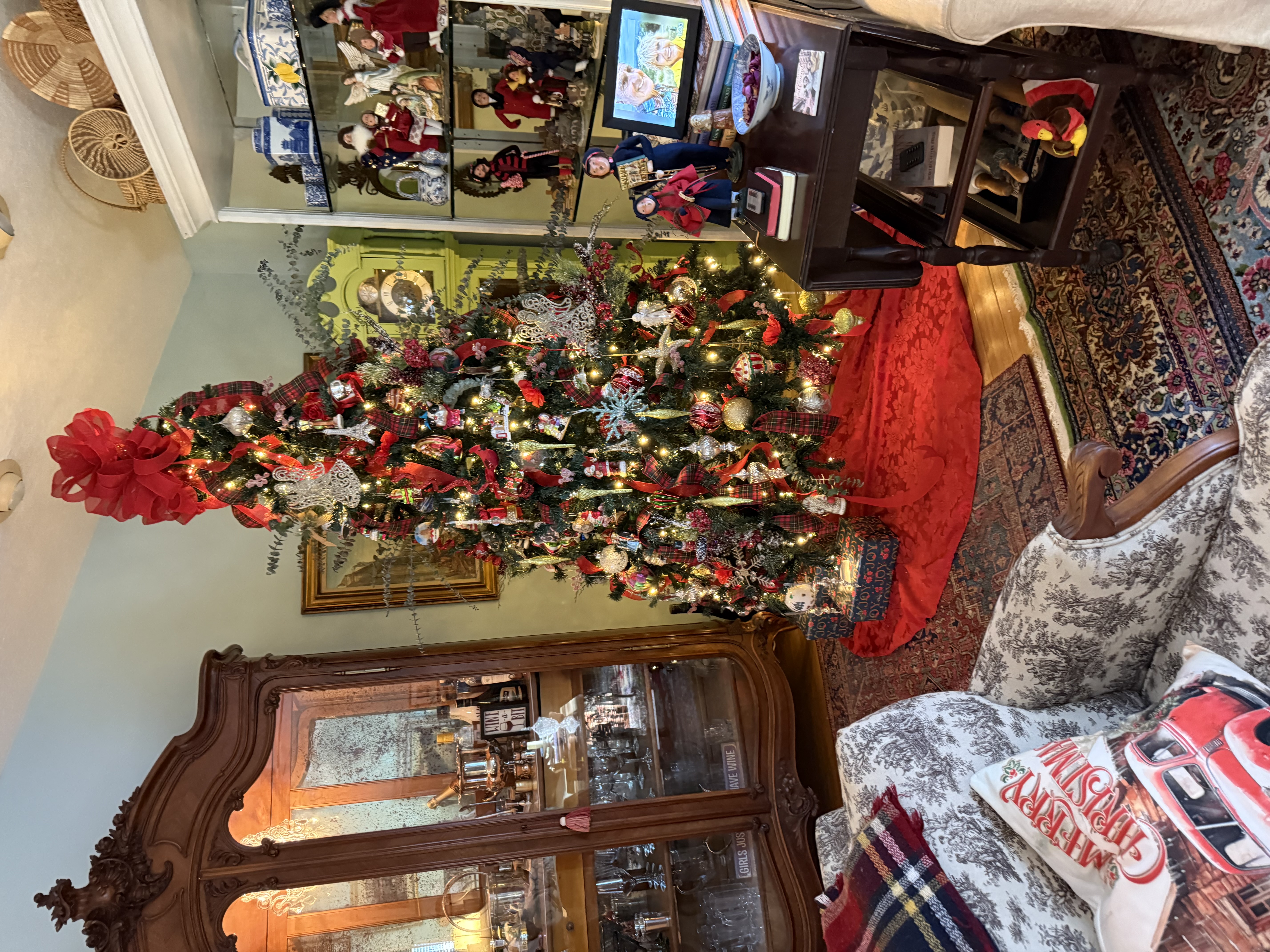 MADELINE CAN DECORATE YOUR HOME FOR THE HOLIDAYS — interior photograph 12 by Madeline’s Chic Interiors