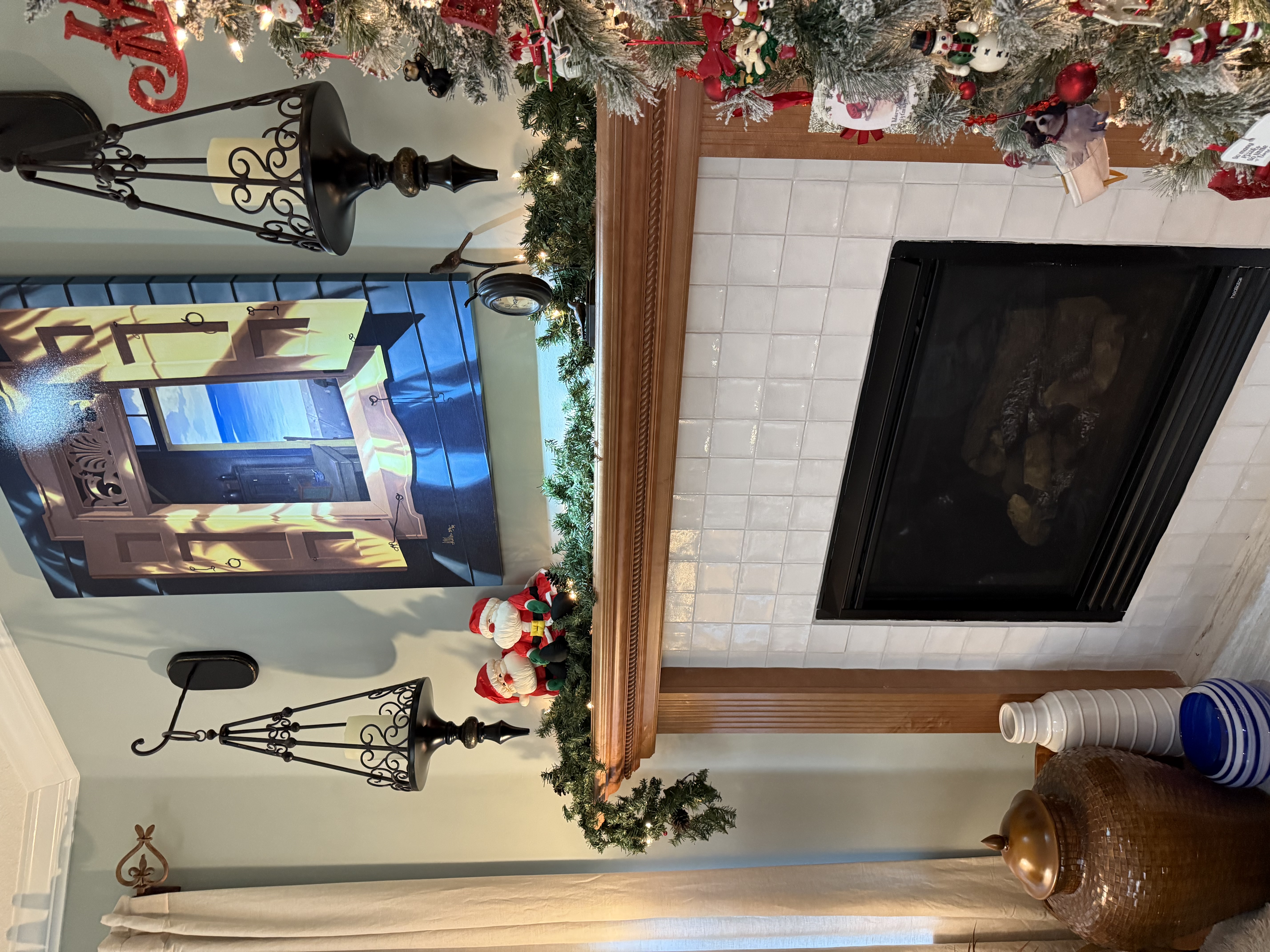 MADELINE CAN DECORATE YOUR HOME FOR THE HOLIDAYS — interior photograph 14 by Madeline’s Chic Interiors