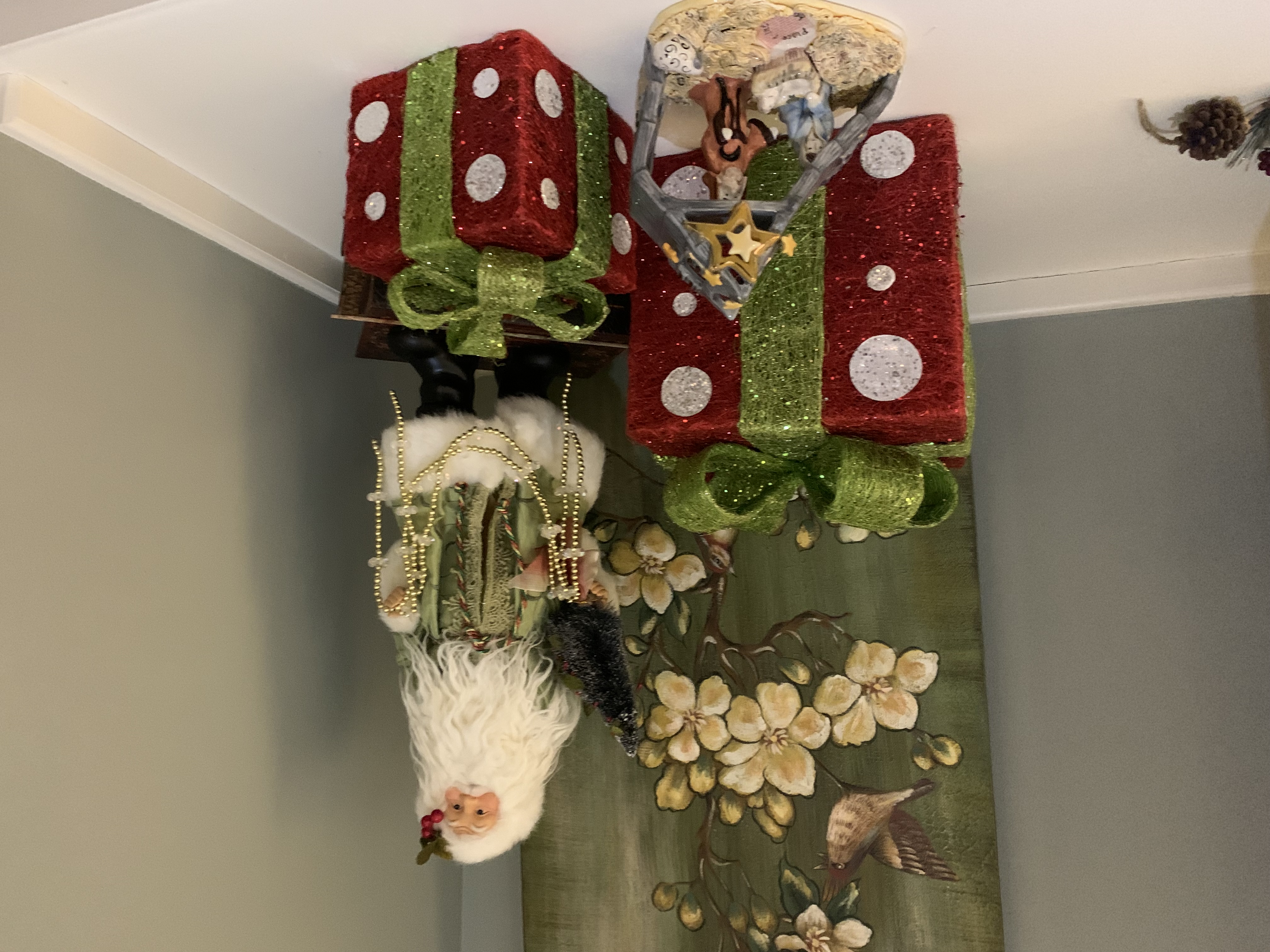 MADELINE CAN DECORATE YOUR HOME FOR THE HOLIDAYS — interior photograph 15 by Madeline’s Chic Interiors