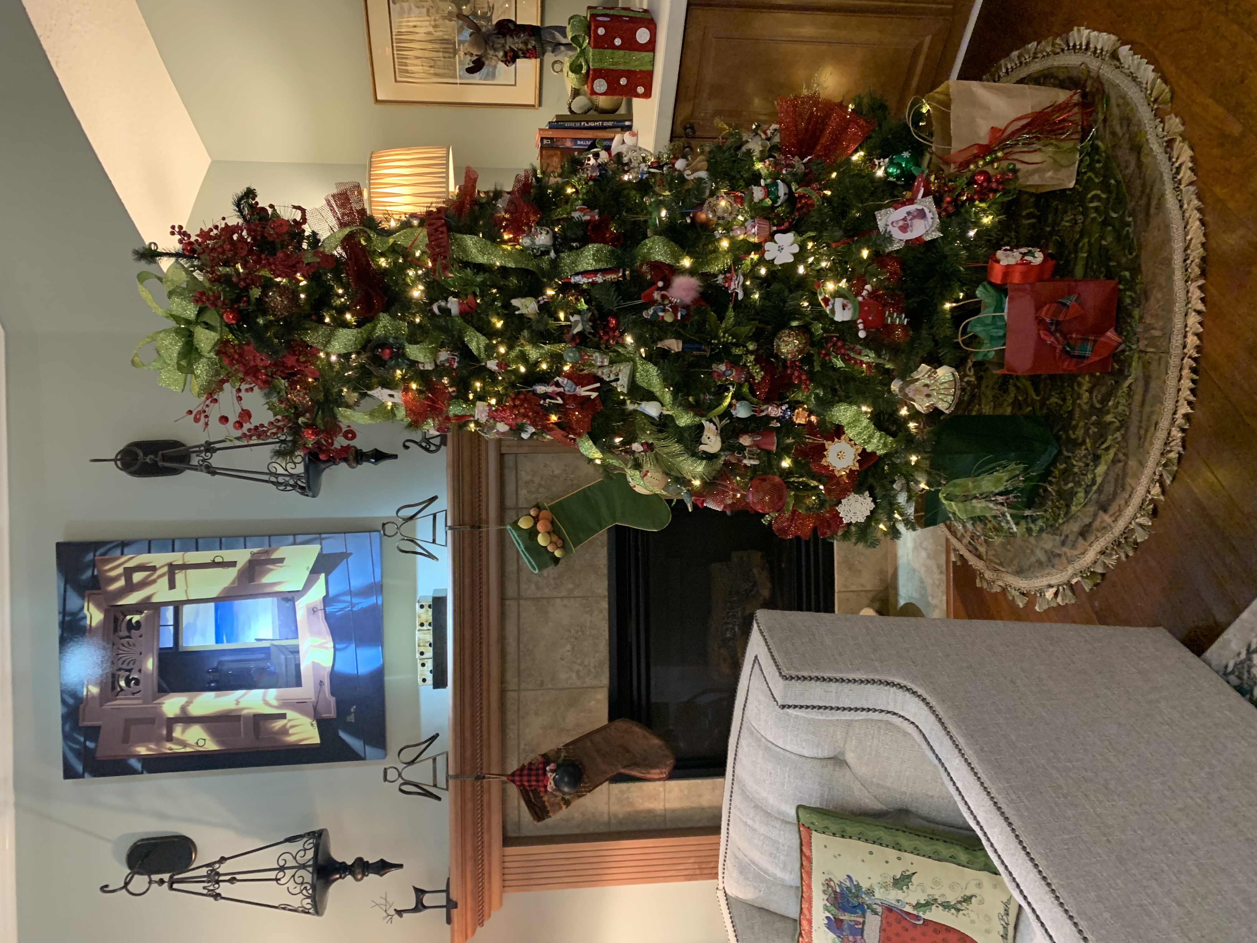 MADELINE CAN DECORATE YOUR HOME FOR THE HOLIDAYS — interior photograph 17 by Madeline’s Chic Interiors