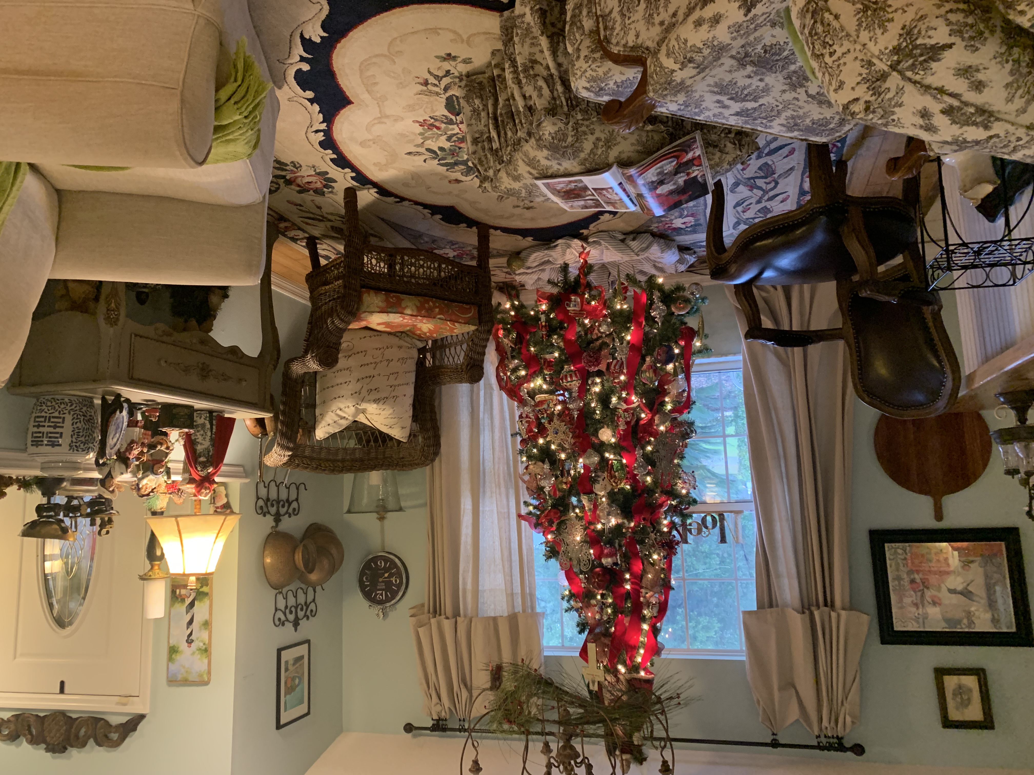 MADELINE CAN DECORATE YOUR HOME FOR THE HOLIDAYS — interior photograph 19 by Madeline’s Chic Interiors